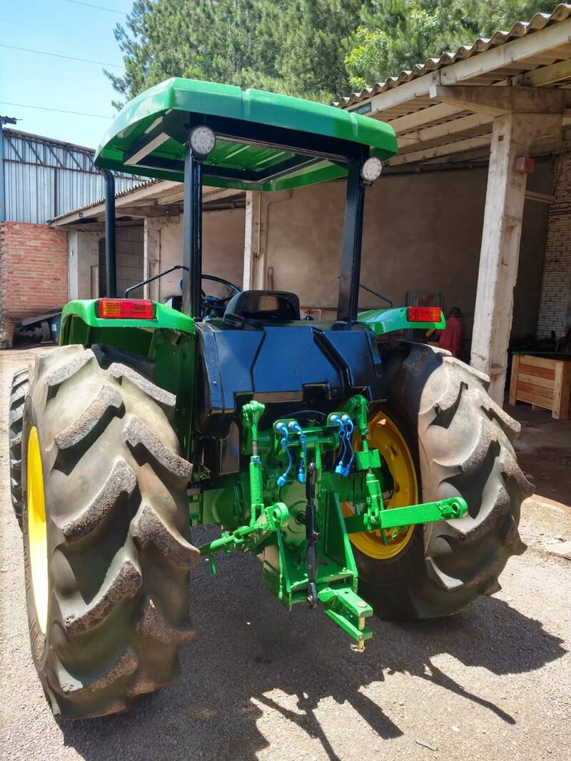 TRATOR JOHN DEERE 5700 - 4X4 - ANO 1998 - VENDIDO